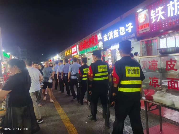 面對不同的工作環境和需求，保安工作人員該如何應對？