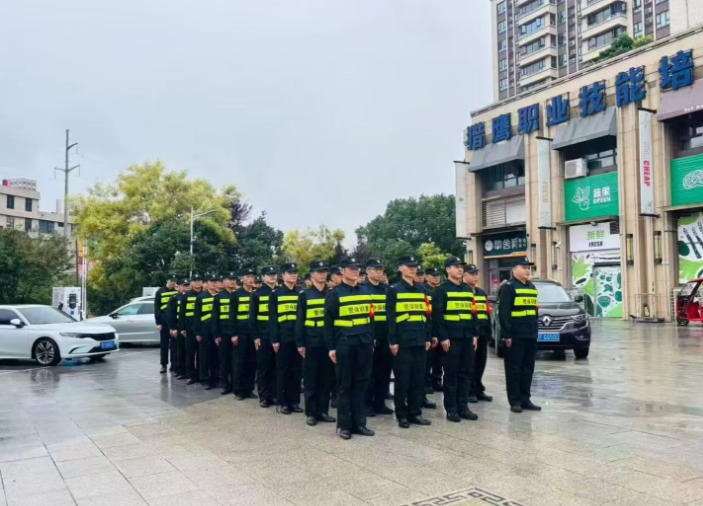 出發棗陽體育館！籃球賽。